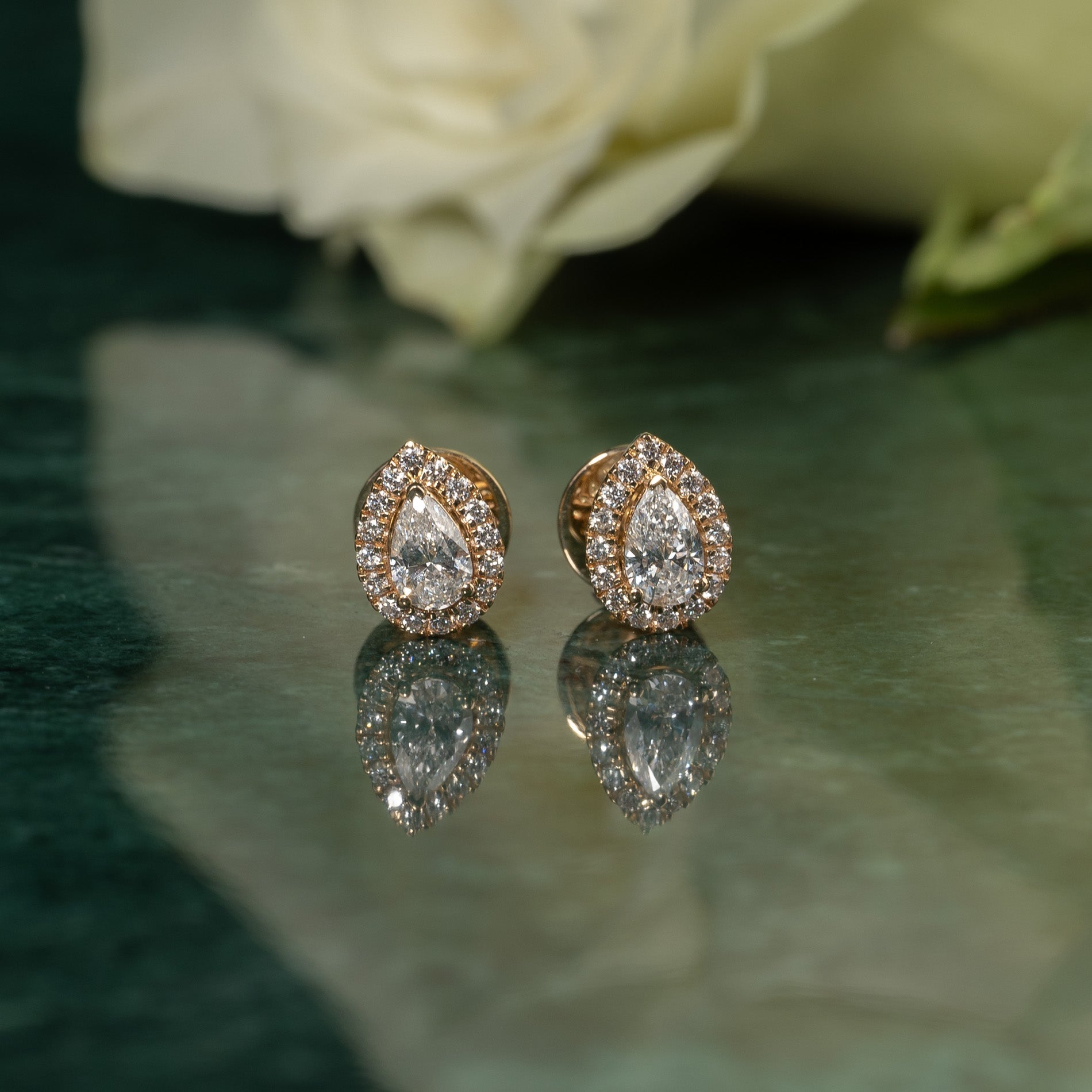 HALO PEAR-CUT DIAMOND STUD EARRING YG – Sisi Copenhagen