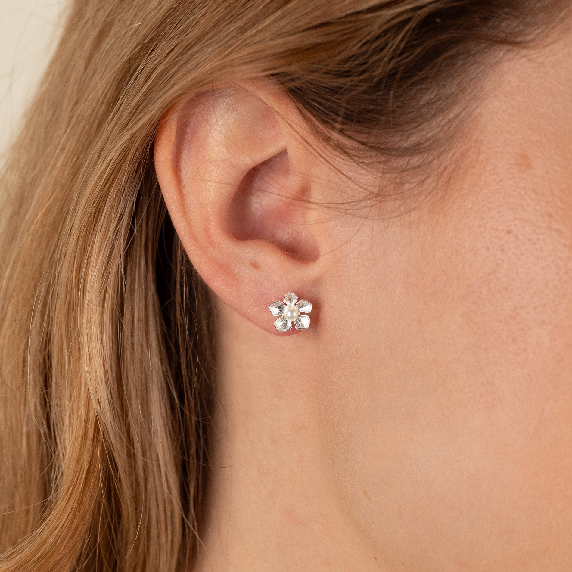 MONA PEARL SILVER STUD EARRING – Sisi Copenhagen