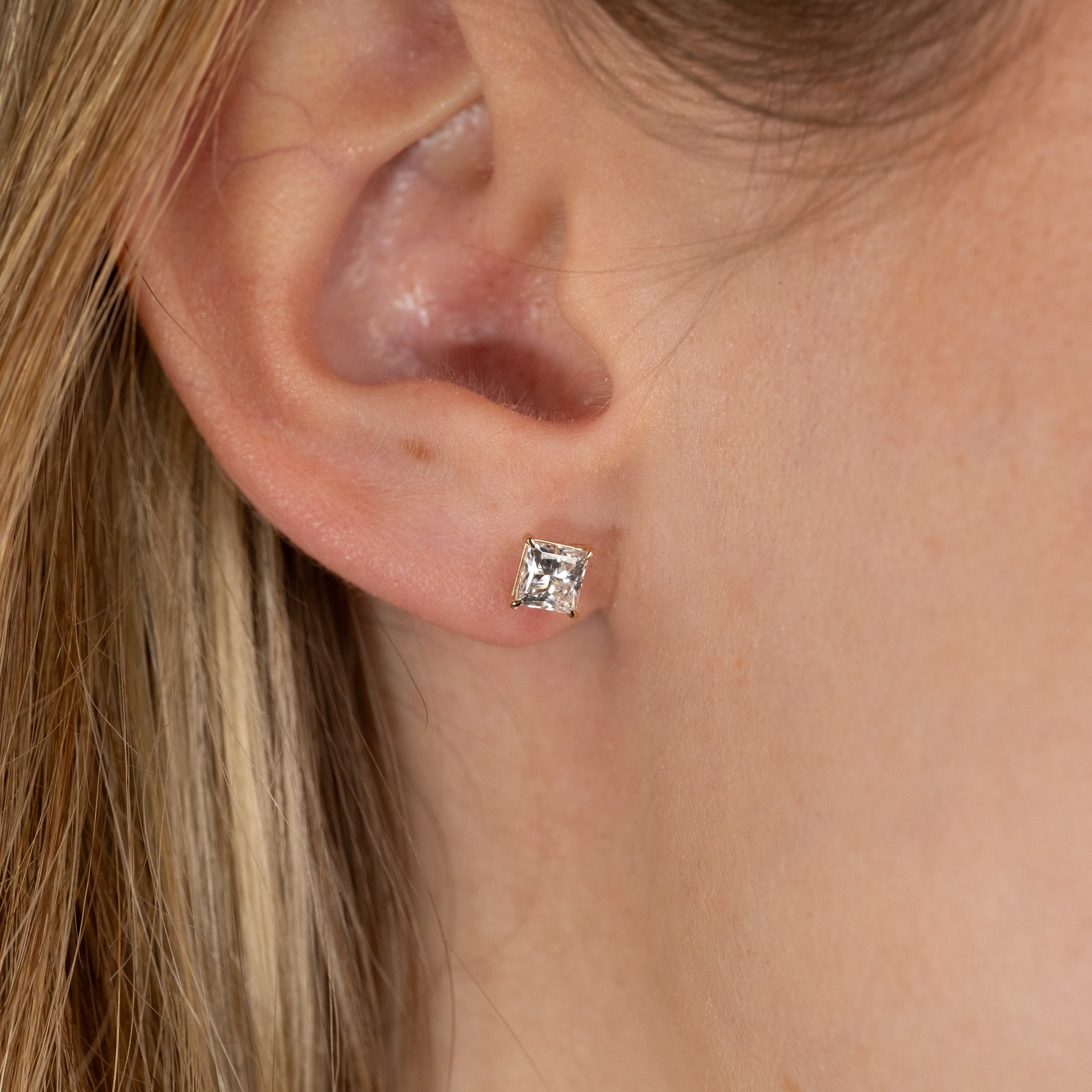 SOLITAIRE PRINCESS-CUT DIAMOND STUD EARRING YG